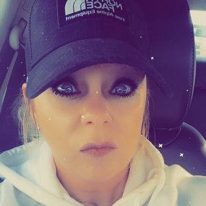 Meet your Posher, Carrie